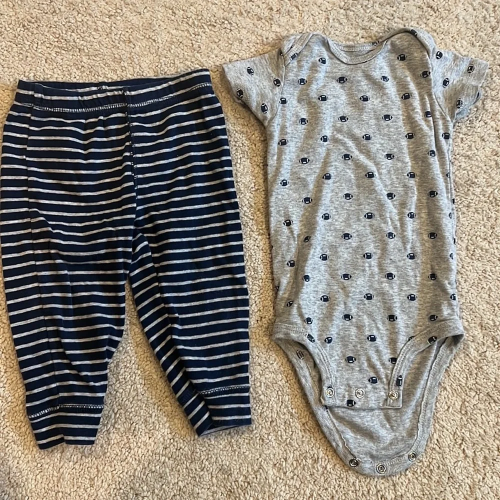 Bundle of Carter’s 12 month clothes - Picture 6 of 16
